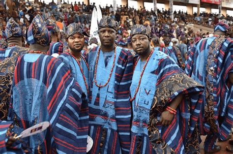  「Yorùbá Art: An Introduction」:  Exploring the Vibrant Tapestry of Yoruba Sculpture and Ritualistic Beauty!