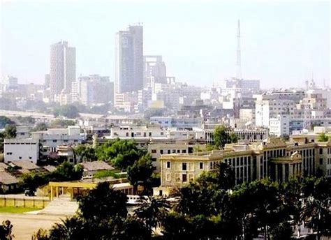  「Understanding Karachi: A City in Transition」 -  都市の変遷を描き出す、建築と社会の複雑な交響曲